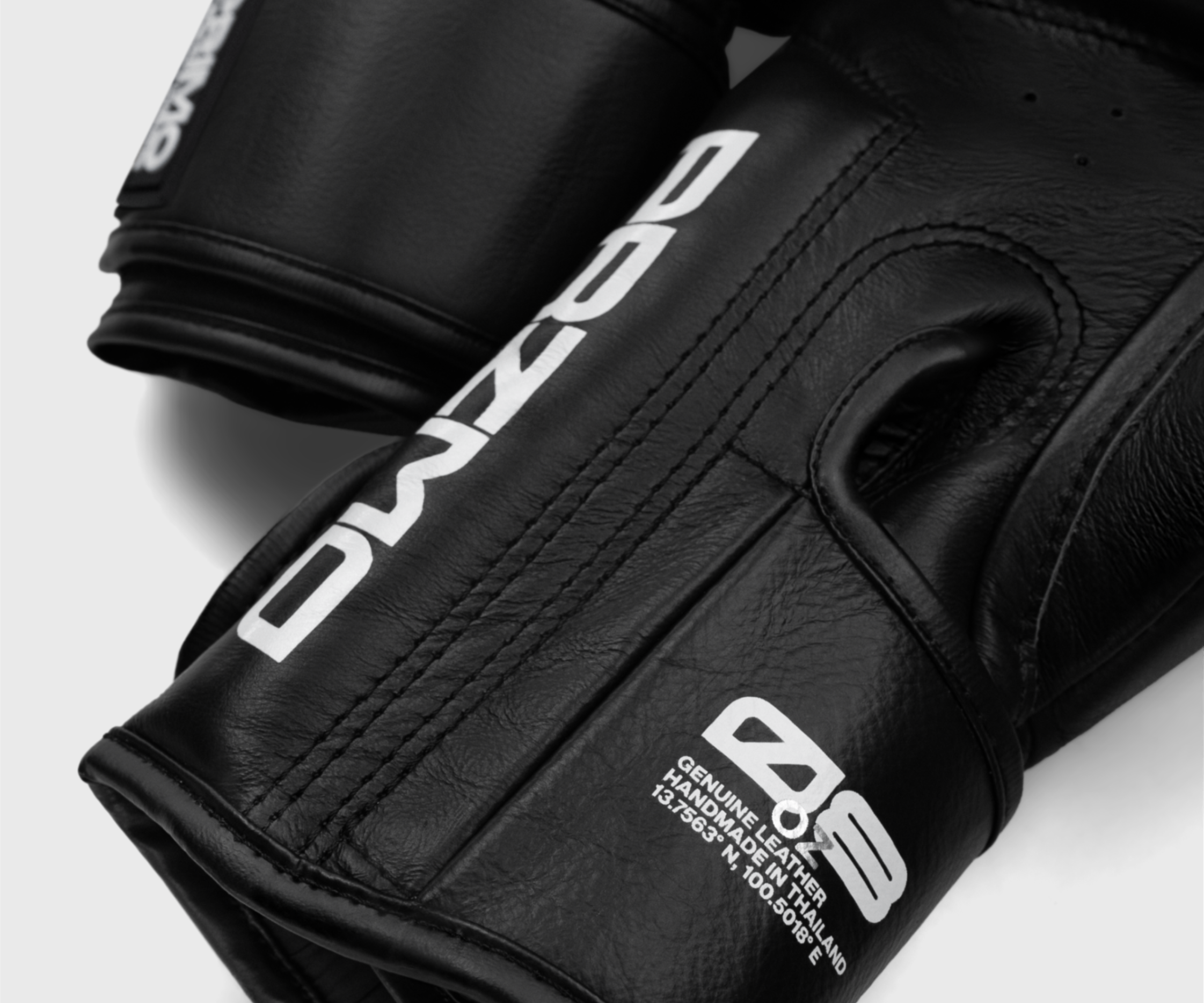 Mamba Series Boxing Gloves - Black